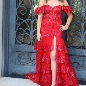 Elegant Red Off-Shoulder Lace Dress